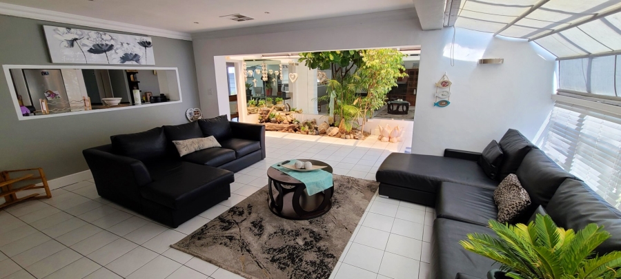 3 Bedroom Property for Sale in Cravenby Western Cape